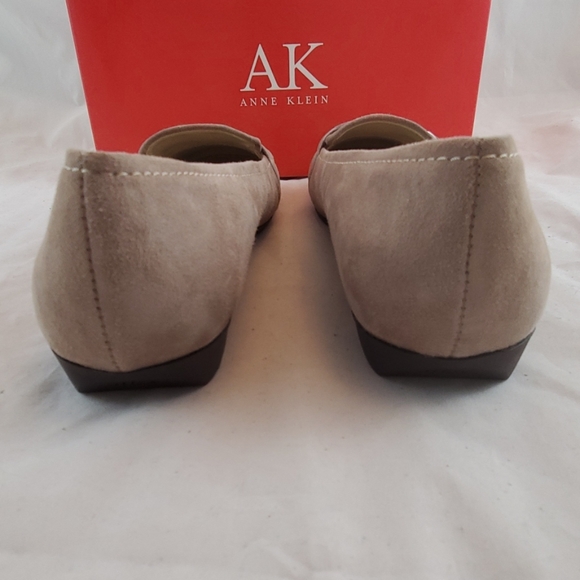 Gorgeous Anne Klein Akburt Flats - Picture 4 of 8